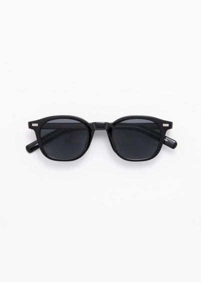 Ean Sunglasses in Black/Black
