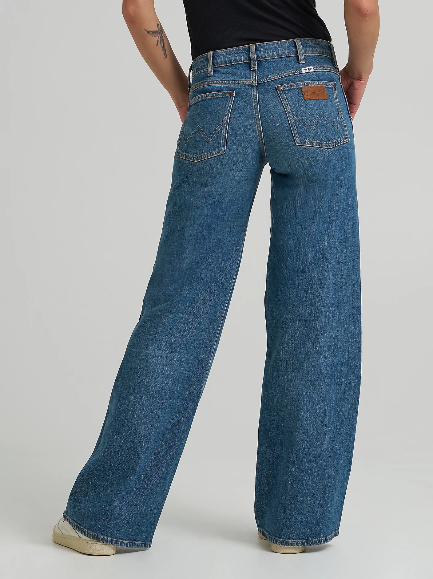 Worldwide Mid Rise Wide Leg Jean in Drifters Dream