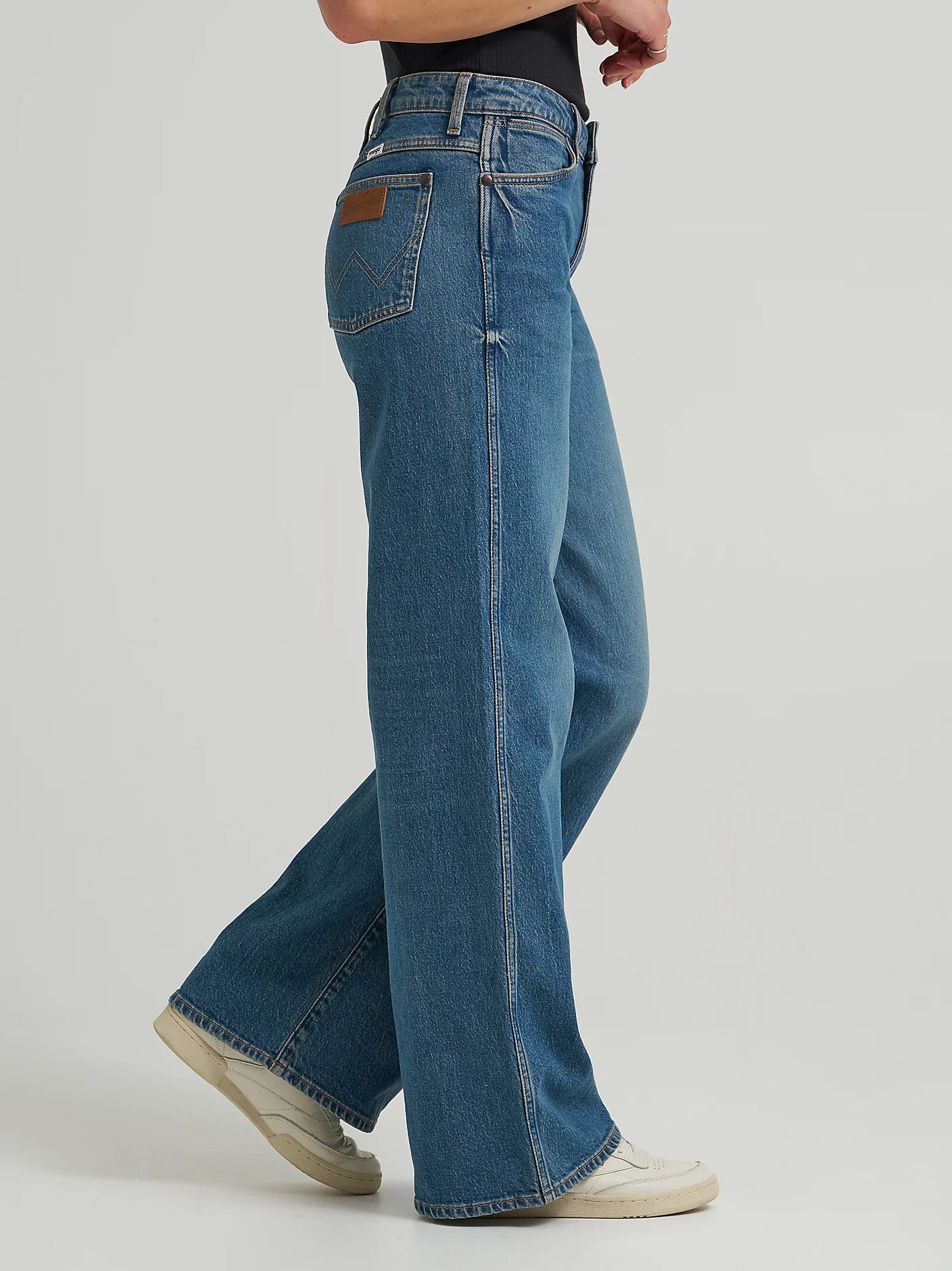 Worldwide Mid Rise Wide Leg Jean in Drifters Dream