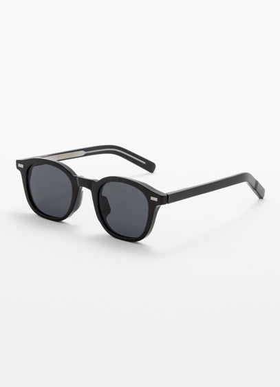 Ean Sunglasses in Black/Black