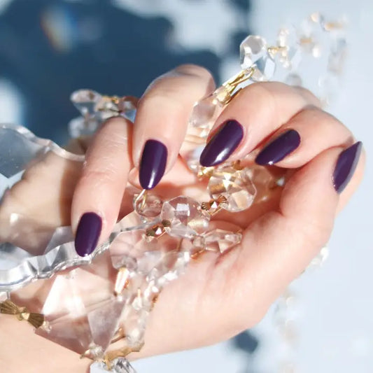 Flora 1761 Nail Lacquer in Viola